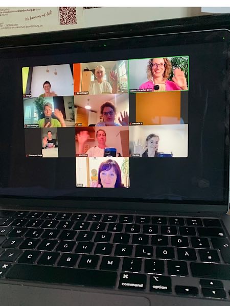 Zoom-Call mit Martina Leeb und neun weiteren Teilnehmerinnen rund ums Thema Instagram