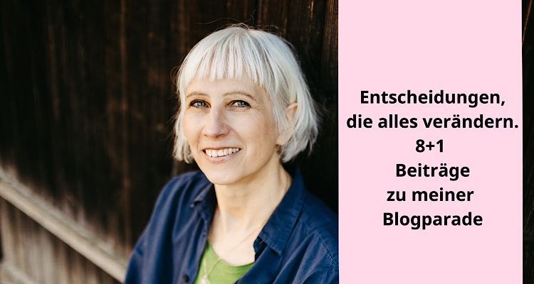 Porträt einer Frau mit weißem Haar. Daneben der Text: „Entscheidungen, die alles verändern. 8+1 Beiträge zu meiner Blogparade.“